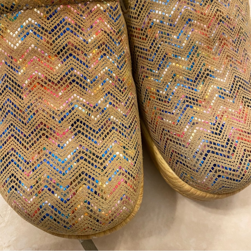 Alegria Tan Leather Slip-On Shoes with Multicolor Chevron Detail size 7/7.5 - Picture 2 of 9